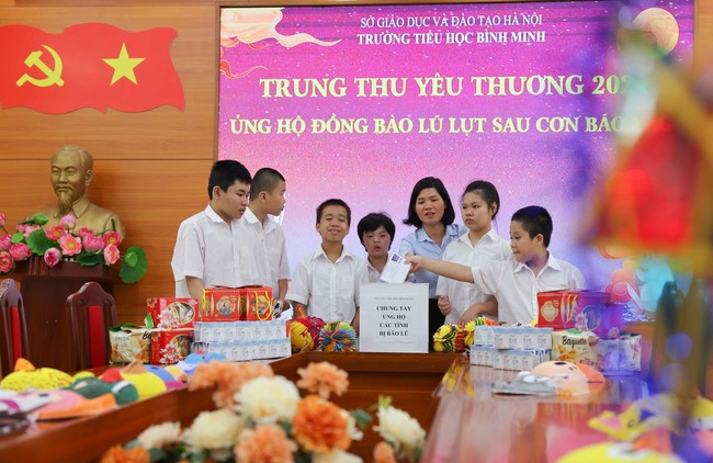 Hà Nội: Trung thu ấm áp, sẻ chia của những em nhỏ đặc biệt - Ảnh 9.